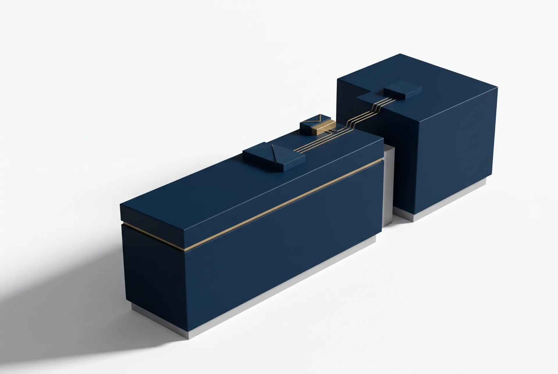Caixa de presente azul marinho com tampa aberta e fecho dourado em forma de lacre, composição minimalista e moderna sobre fundo claro