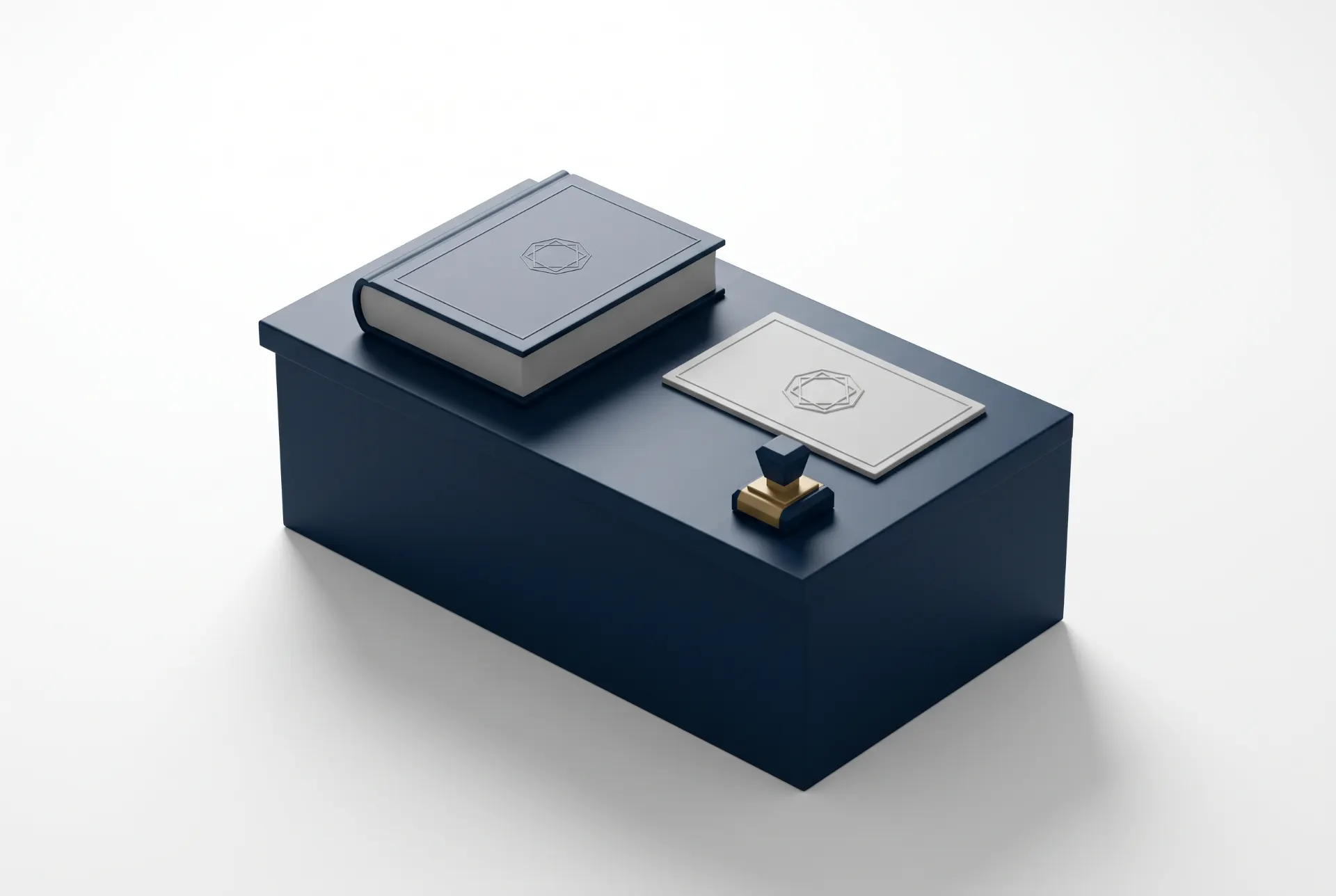 Caixa de presente azul-marinho com acabamento sofisticado, com um livro ou caderno e um cartão decorativo sobre a tampa, em visual minimalista sobre fundo branco.